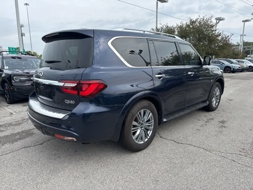 2019 Infiniti QX80 Luxe photo 1