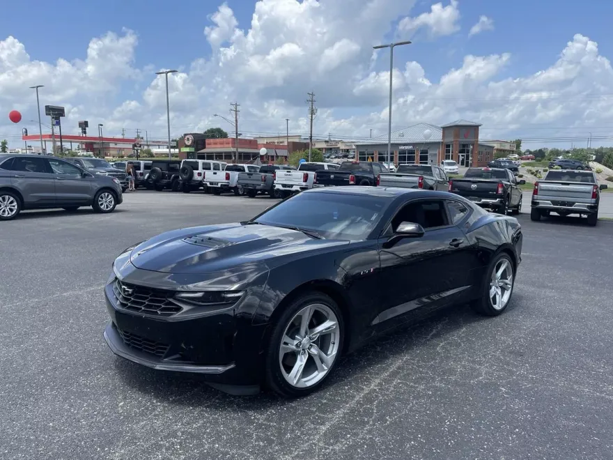 2021 Chevrolet Camaro LT1 photo 1