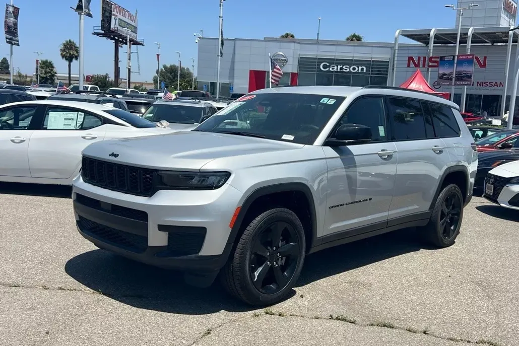 2023 Jeep Grand Cherokee Altitude photo 1