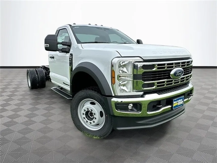 2025 Ford F-600 photo 1