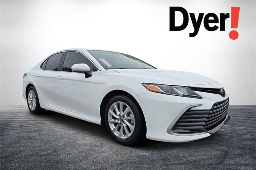 2023 Toyota Camry LE photo 1