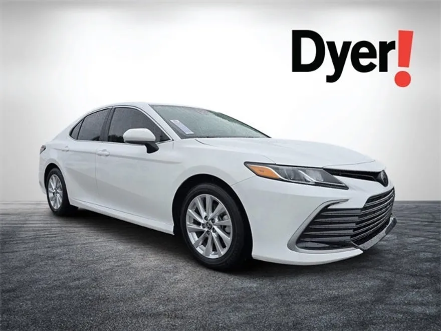 2023 Toyota Camry LE photo 1