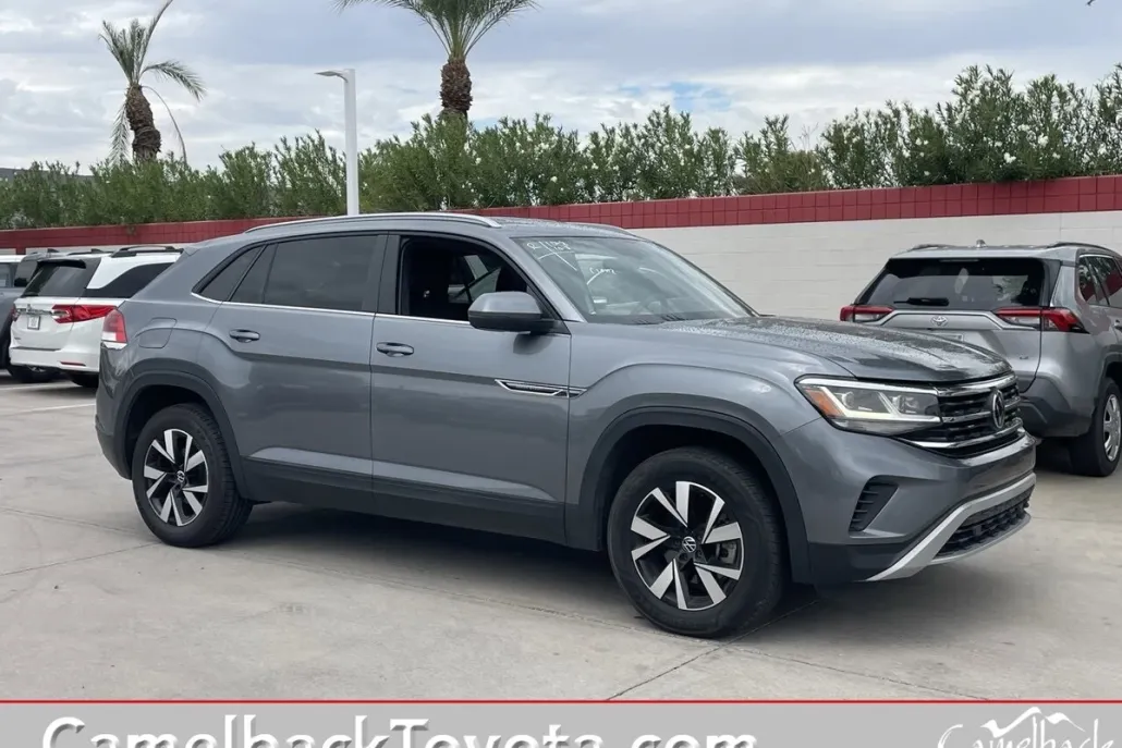 2022 Volkswagen Atlas Cross Sport SE photo 1