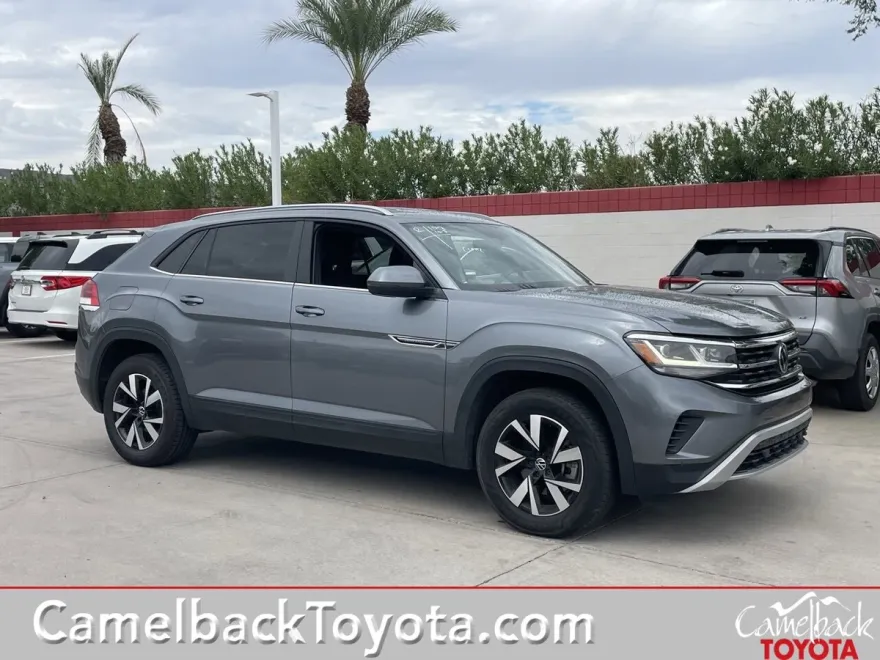 2022 Volkswagen Atlas Cross Sport SE photo 1