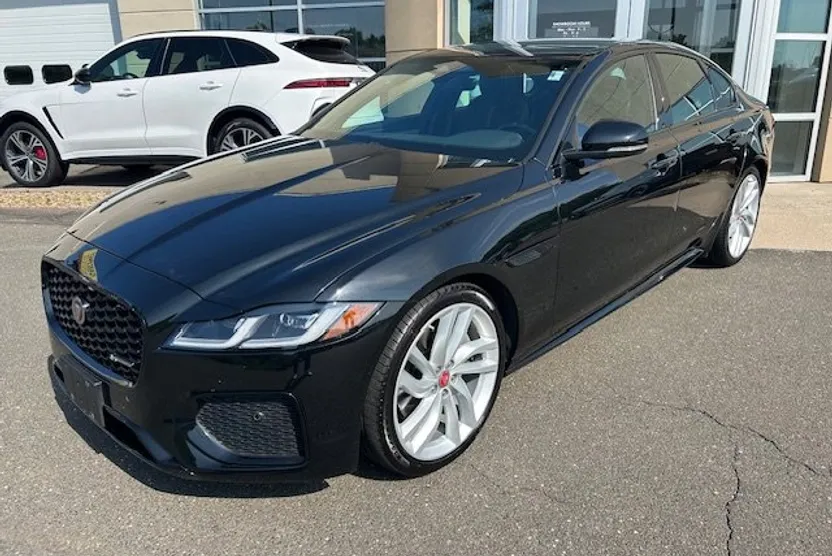 2022 Jaguar XF R-Dynamic SE photo 1