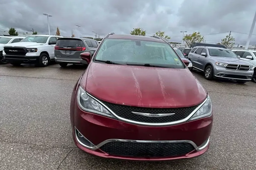 2017 Chrysler Pacifica Touring Plus photo 1