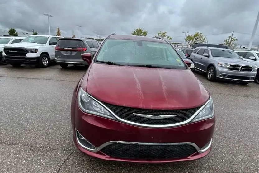2017 Chrysler Pacifica Touring Plus photo 1