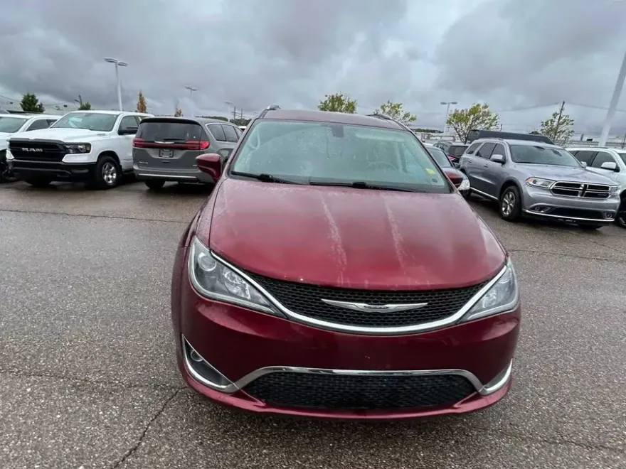 2017 Chrysler Pacifica Touring Plus photo 1