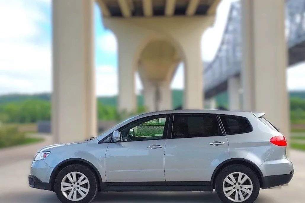 2011 Subaru Tribeca Premium photo 1