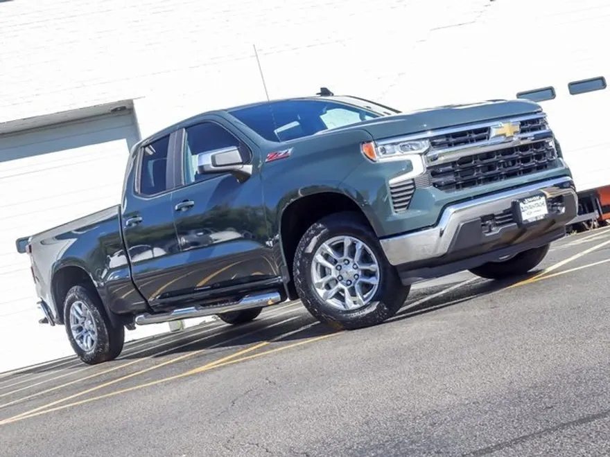 2026 Chevrolet Silverado 1500 LT photo 1