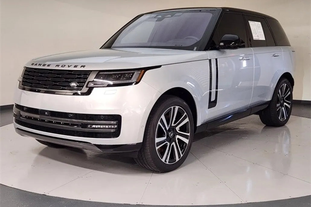 2023 Land Rover Range Rover SE photo 1