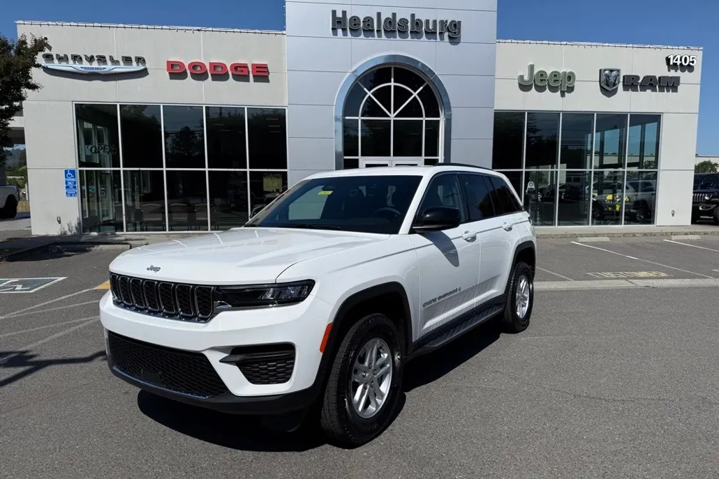 2025 Jeep Grand Cherokee Laredo photo 1
