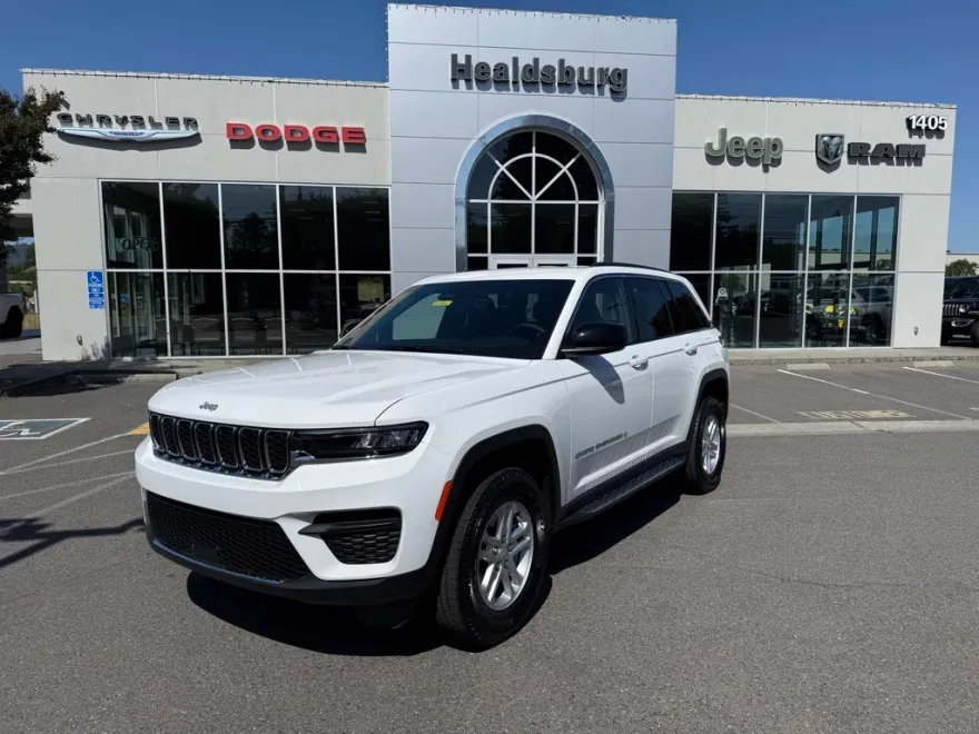 2025 Jeep Grand Cherokee Laredo photo 1