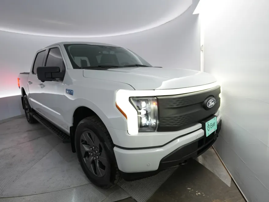 2024 Ford F-150 Lightning photo 1