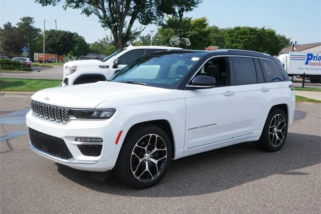 2022 Jeep Grand Cherokee Summit photo 1