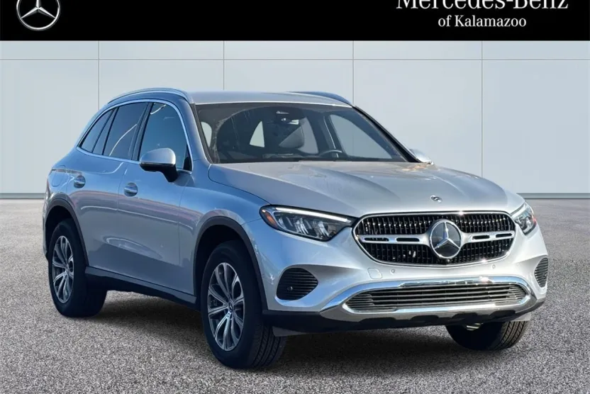 2025 Mercedes Benz GLC 300 4MATIC photo 1