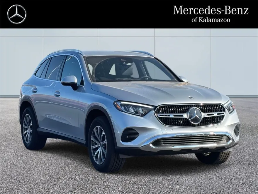 2025 Mercedes Benz GLC 300 4MATIC photo 1