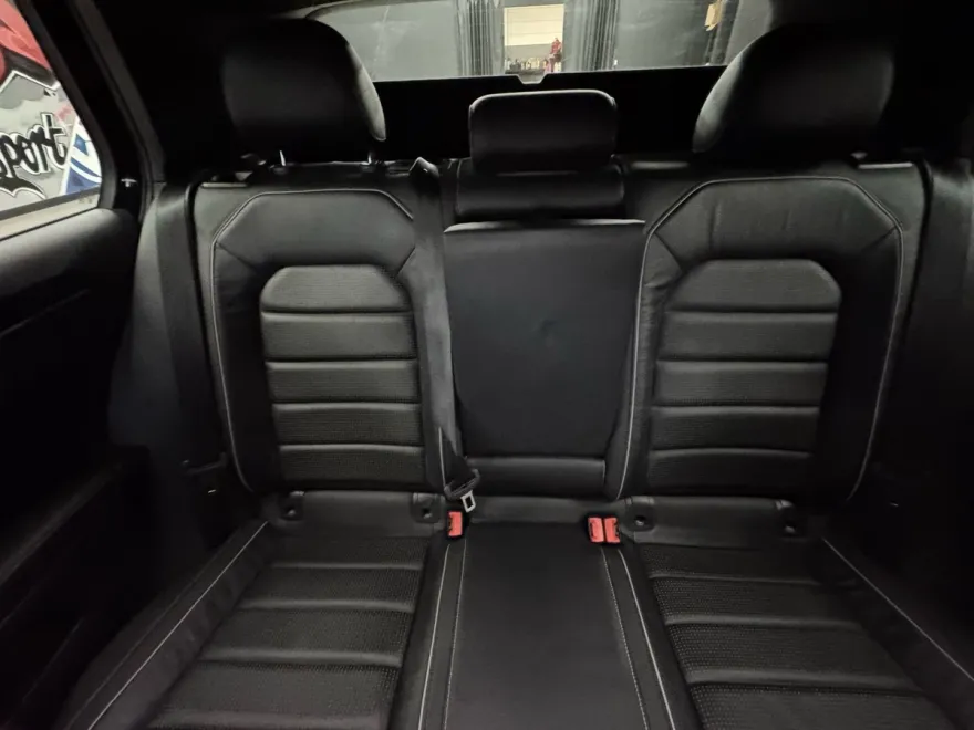 2018 Volkswagen Golf R Base photo 28