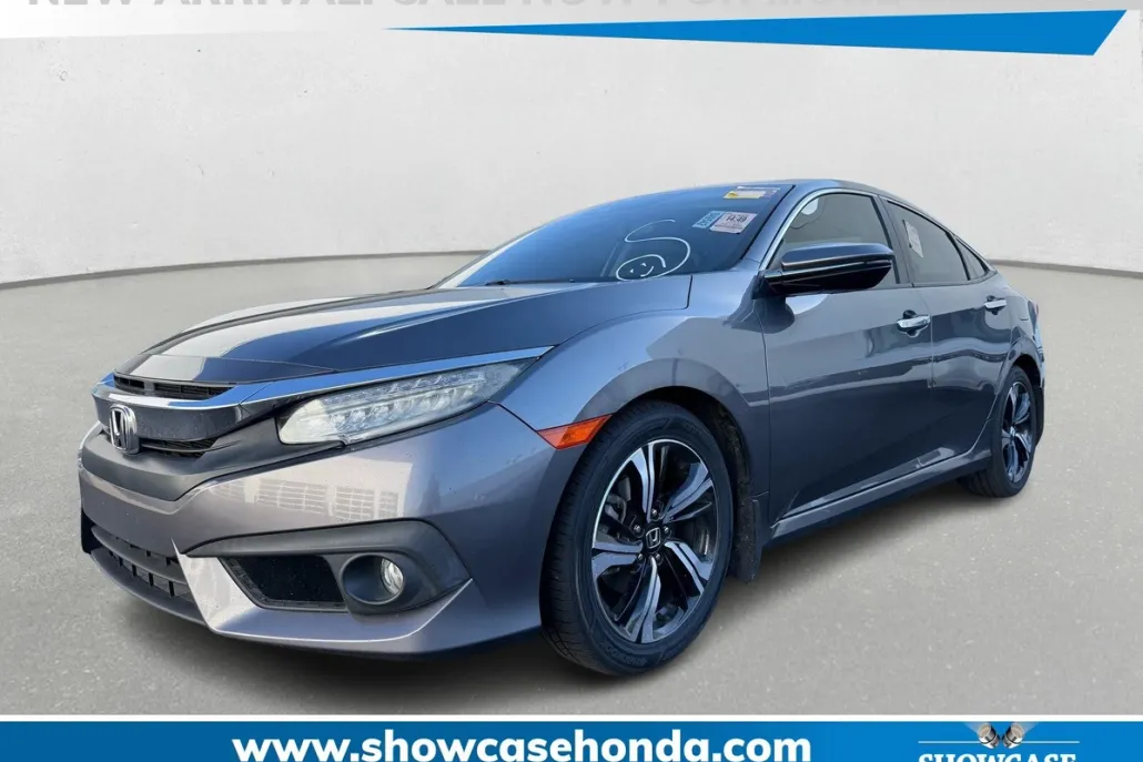 2017 Honda Civic Touring photo 1