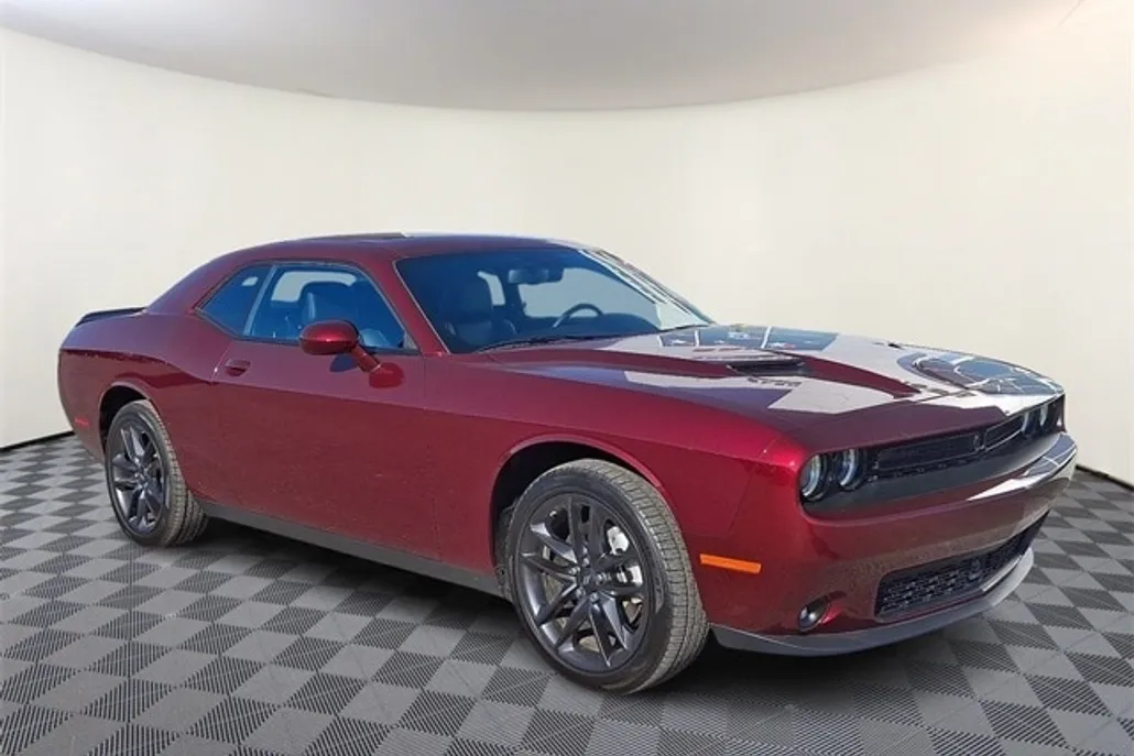2023 Dodge Challenger SXT photo 1