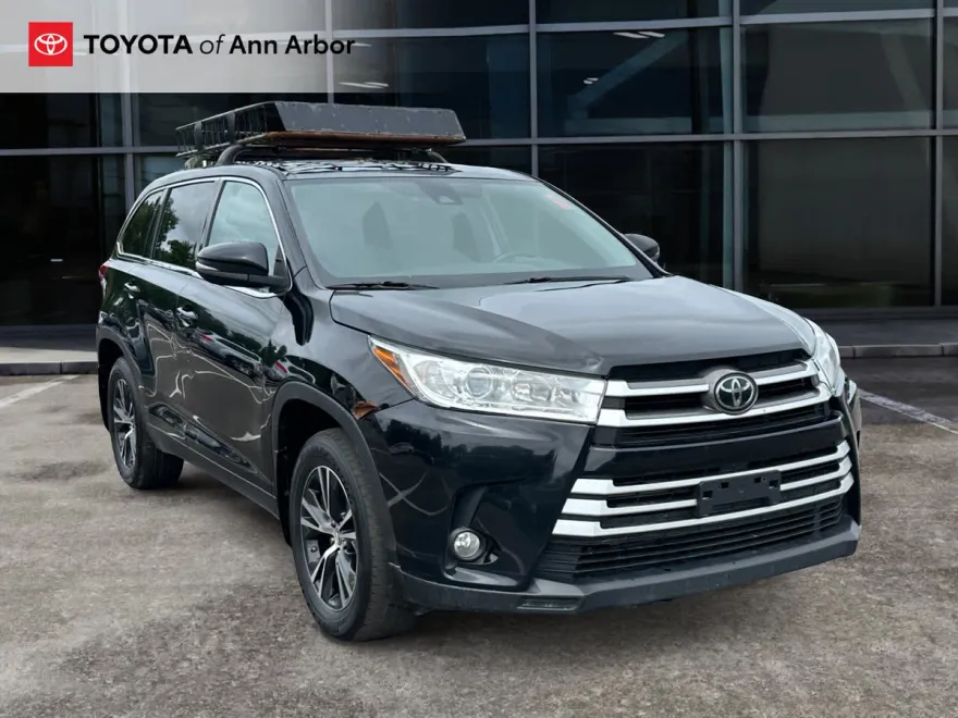 2019 Toyota Highlander LE Plus photo 1