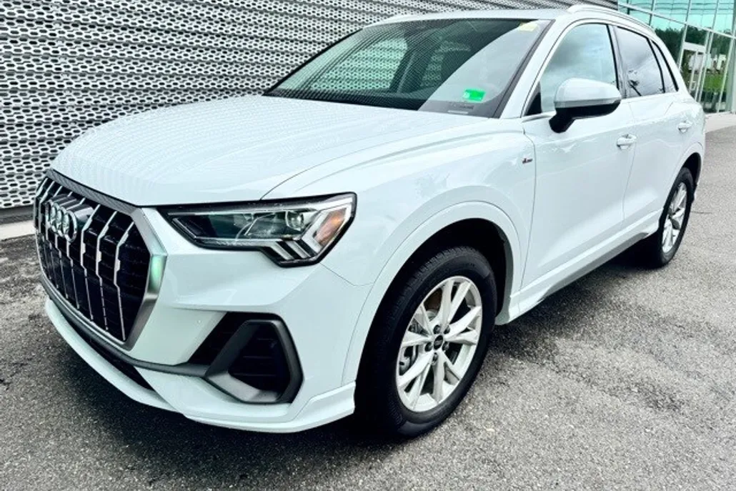 2025 Audi Q3 S line Premium Plus photo 1
