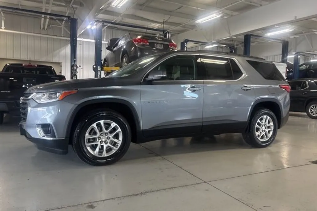 2021 Chevrolet Traverse Leather photo 1