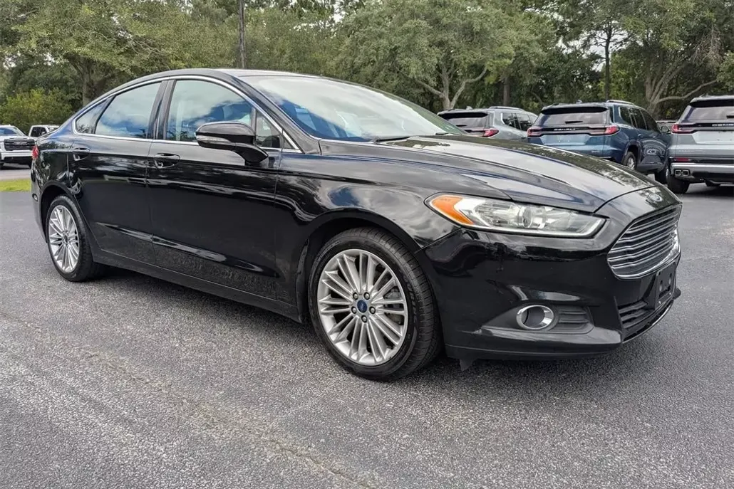 2016 Ford Fusion SE photo 1