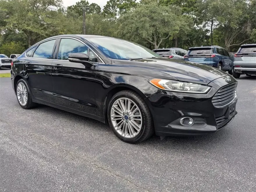 2016 Ford Fusion SE photo 1