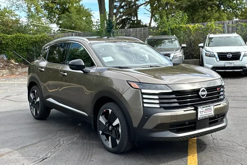 2026 Nissan Kicks SR photo 1
