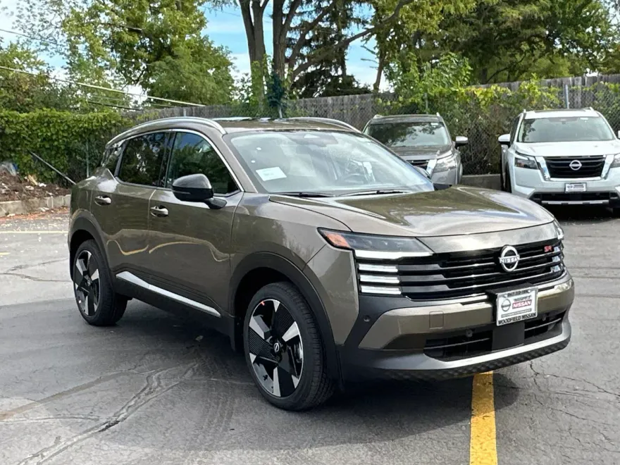 2026 Nissan Kicks SR photo 1