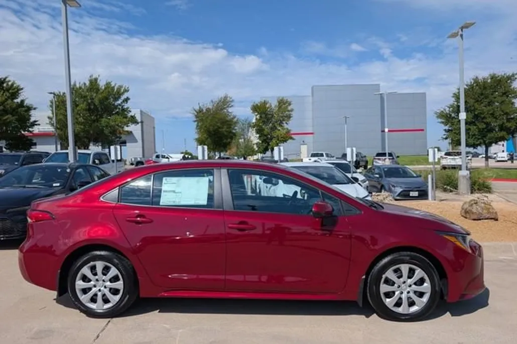 2026 Toyota Corolla LE photo 1