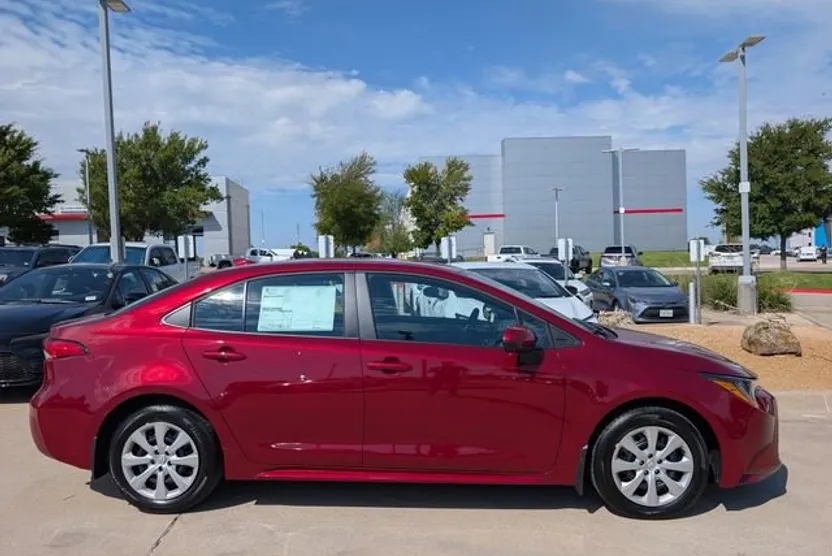 2026 Toyota Corolla LE photo 1