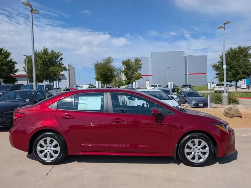 2026 Toyota Corolla LE photo 1