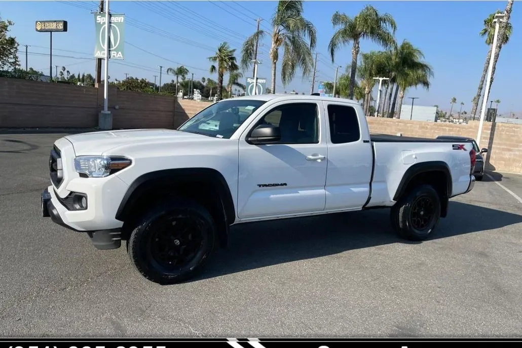 2023 Toyota Tacoma SR5 photo 1