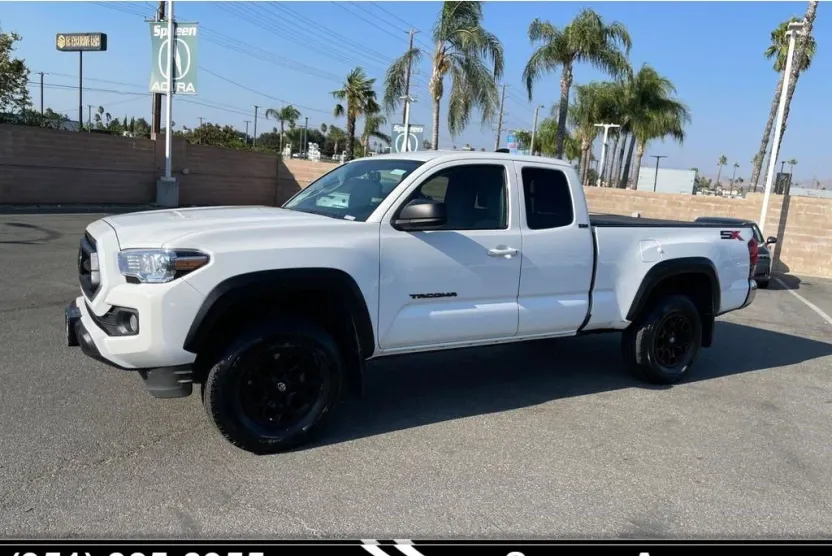 2023 Toyota Tacoma SR5 photo 1
