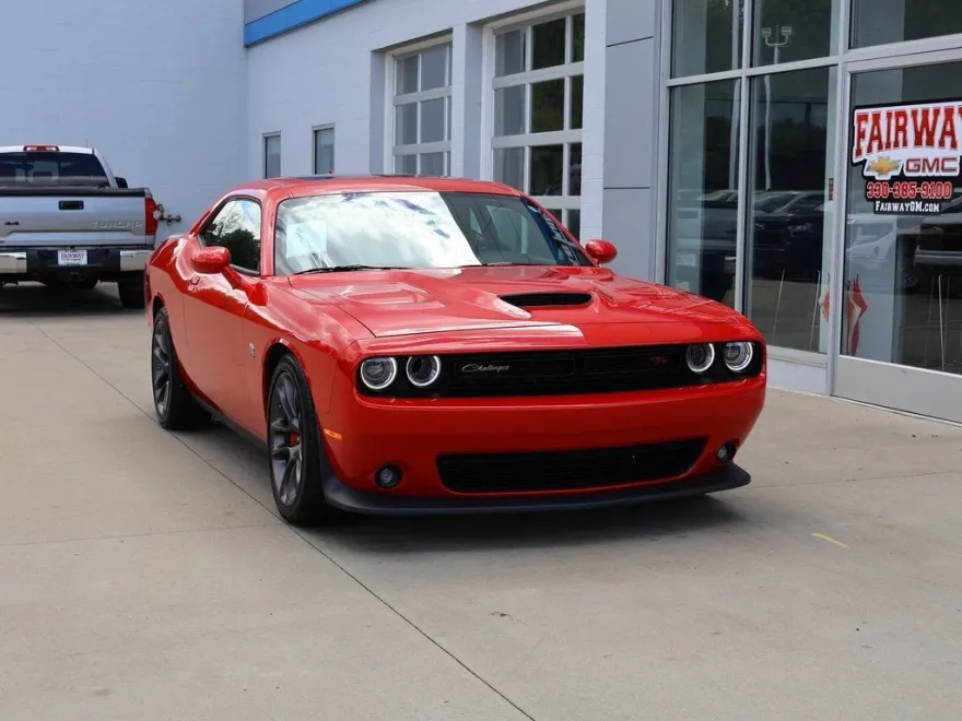 2022 Dodge Challenger R/T Scat Pack photo 1