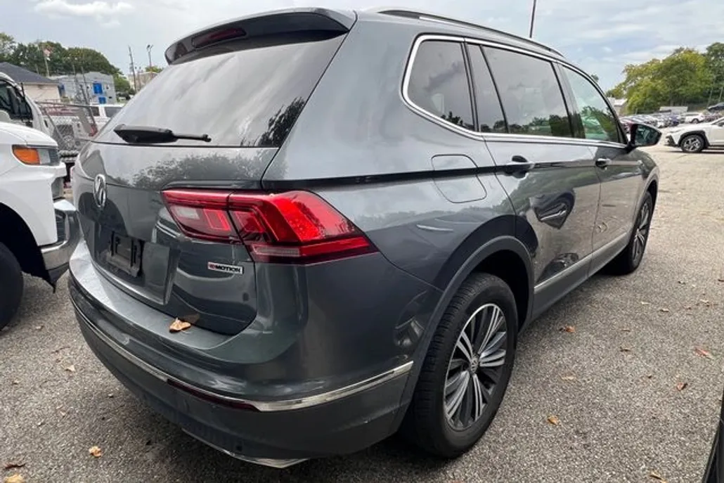 2019 Volkswagen Tiguan SEL photo 1