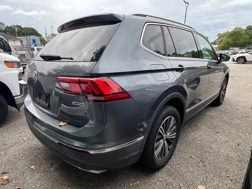 2019 Volkswagen Tiguan SEL photo 1