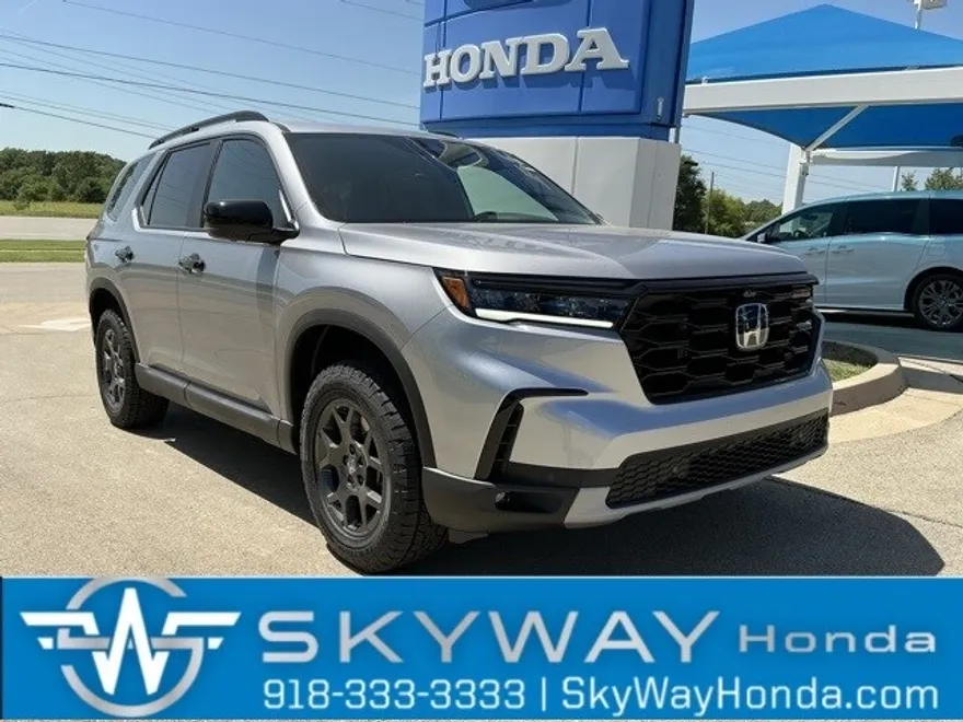 2025 Honda Pilot TrailSport photo 1