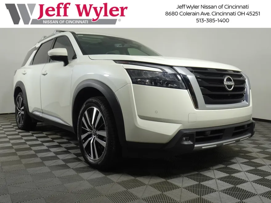 2023 Nissan Pathfinder Platinum photo 1