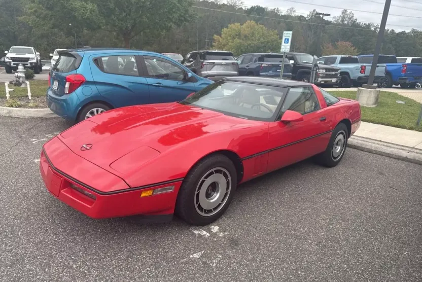 1985 Chevrolet Corvette Base photo 1