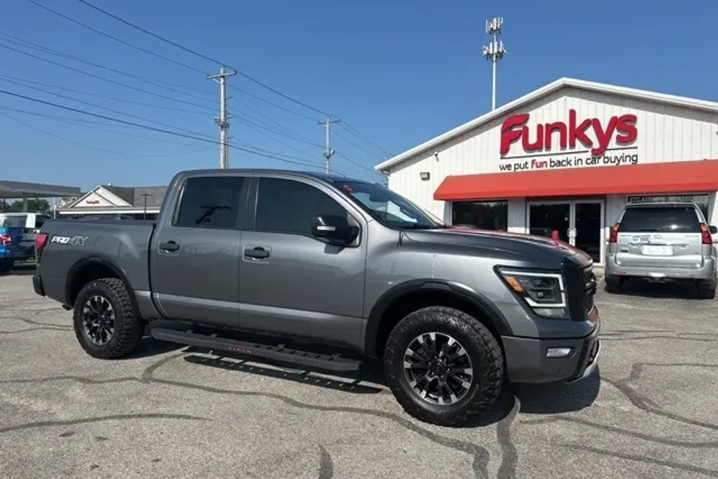 2020 Nissan Titan PRO-4X photo 1
