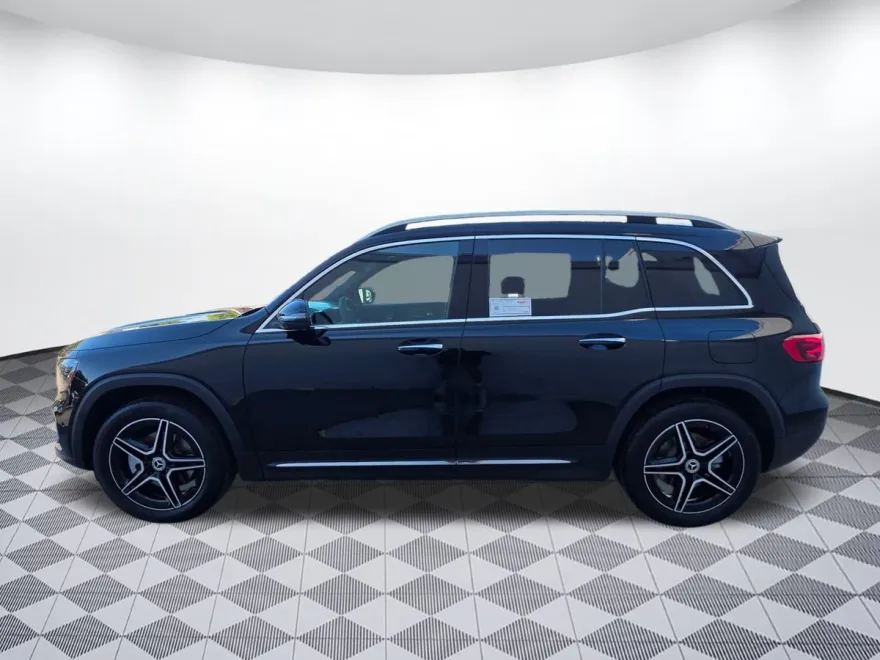 2026 Mercedes Benz GLB 250 4MATIC photo 1