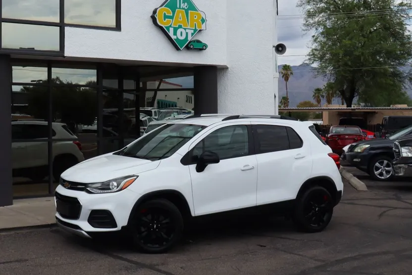 2020 Chevrolet Trax LT photo 1