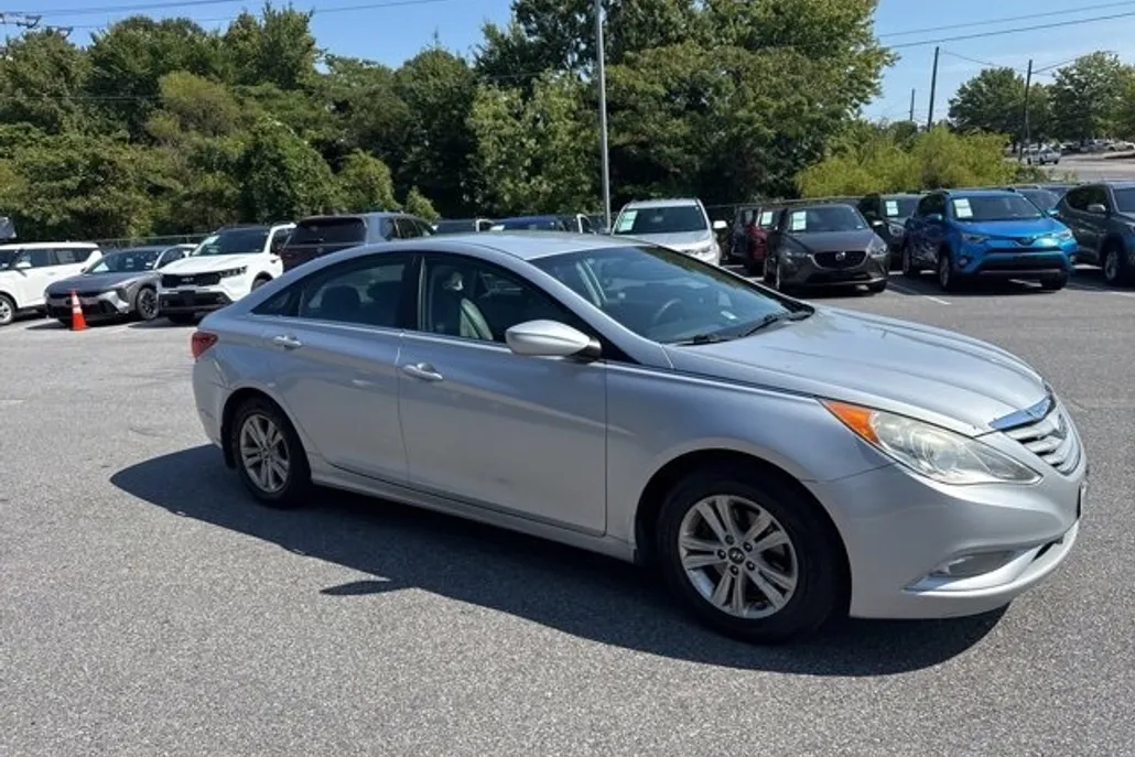 2013 Hyundai Sonata GLS photo 1