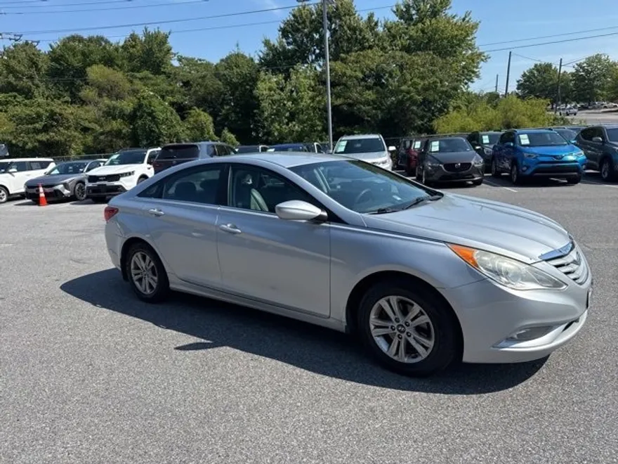 2013 Hyundai Sonata GLS photo 1