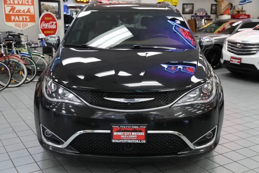 2020 Chrysler Pacifica Limited photo 1