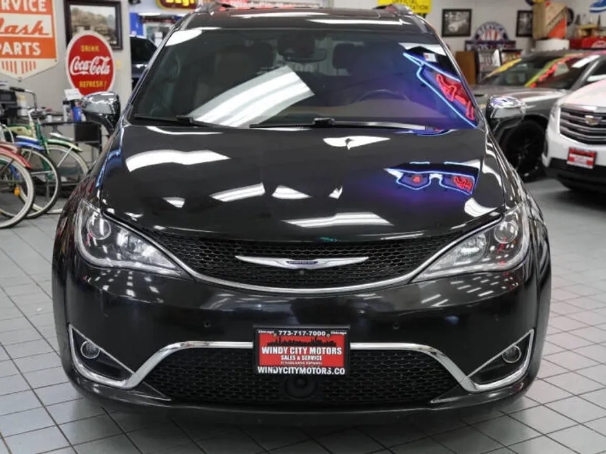 2020 Chrysler Pacifica Limited photo 1