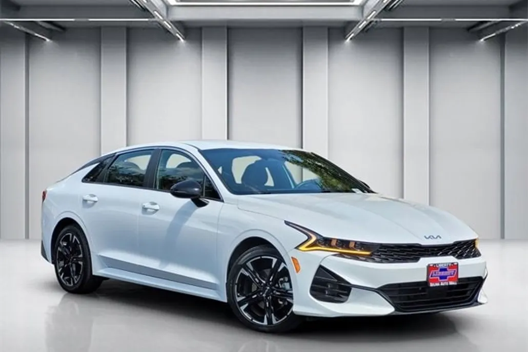 2024 Kia K5 GT-Line photo 1